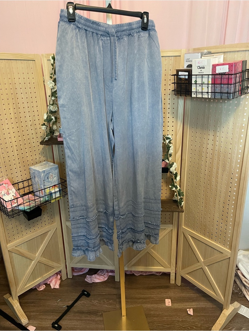 Women’s Light Blue Wide-Leg Ruffle Hem Jeans